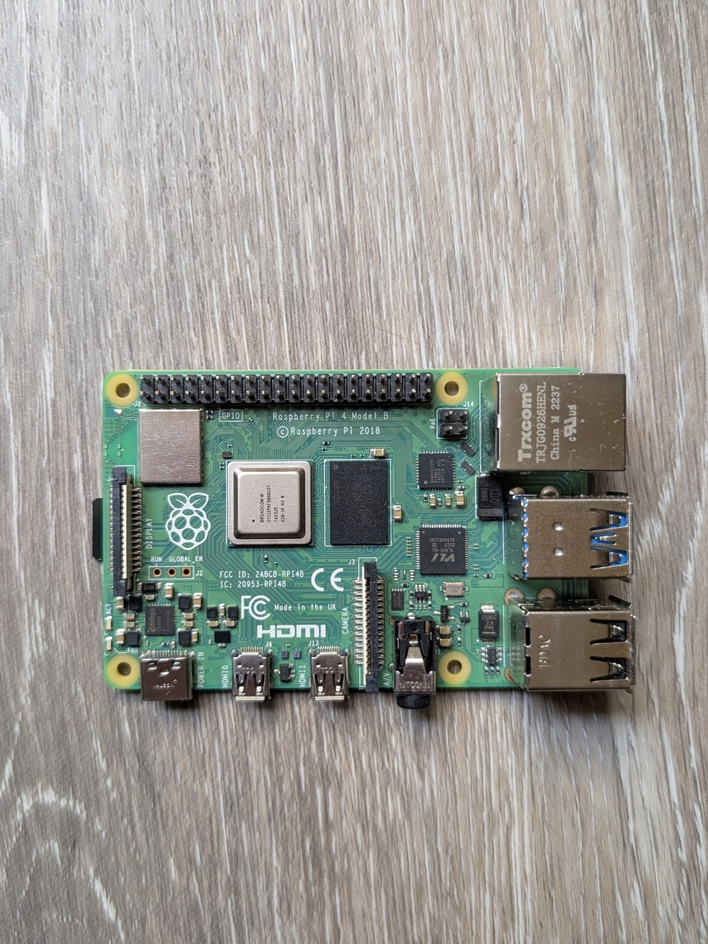 Raspberry Pi 4 Model B (8GB RAM) + Camera Module V2 Bundle - Picture 4 of 5